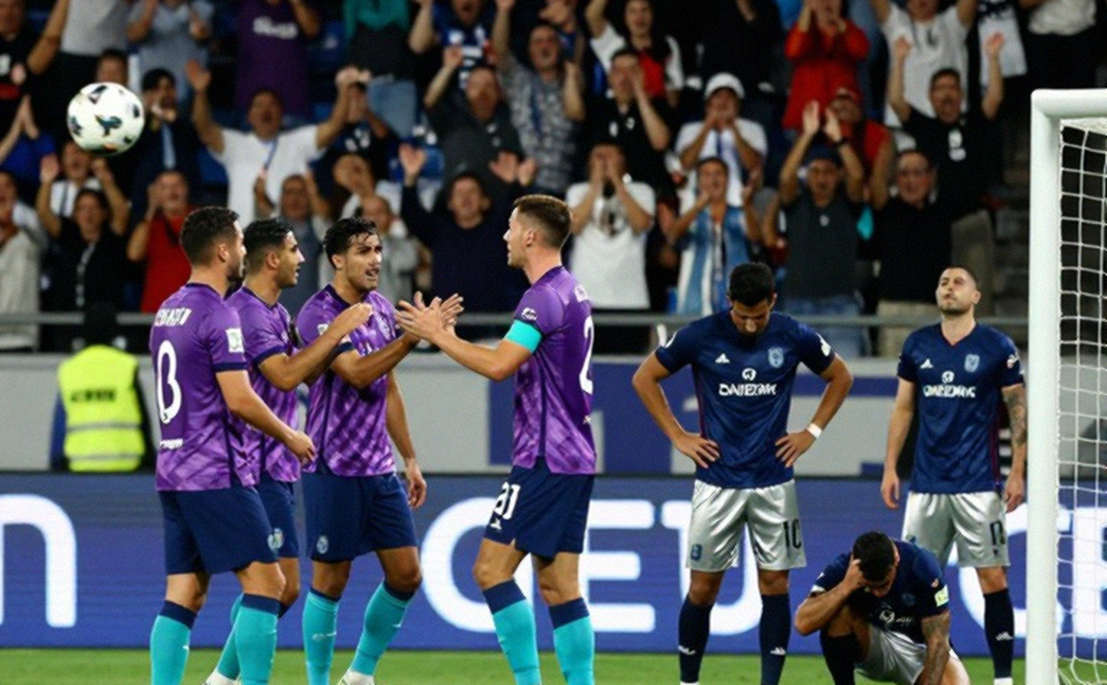 Bên trong chợ chuyển nhượng V.League: Tuổi trẻ, dữ liệu và những cuộc gọi lúc nửa đêm Bên trong chợ chuyển nhượng V.League: Tuổi trẻ, dữ liệu và những cuộc gọi lúc nửa đêm