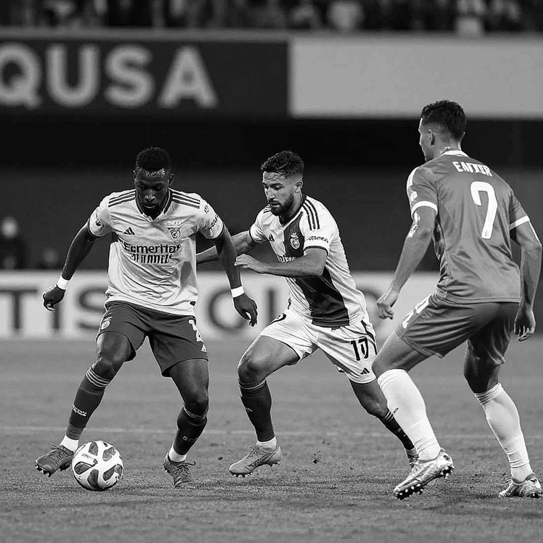 Tiếng Vọng Từ Sân Cỏ Trống: Khi Dữ Liệu La Liga Không Nói Lên Tất Cả Về Cơn Thịnh Nộ Của Real Madrid Tiếng Vọng Từ Sân Cỏ Trống: Khi Dữ Liệu La Liga Không Nói Lên Tất Cả Về Cơn Thịnh Nộ Của Real Madrid