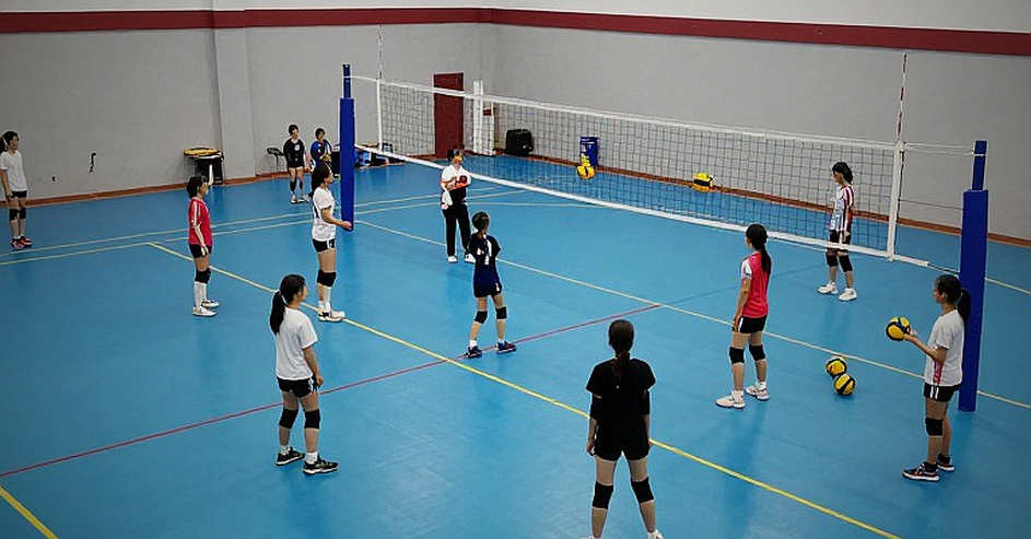 Bóng chuyền nữ Việt Nam bước ra sân khấu lớn: hàng chắn, dữ liệu và cánh cửa truyền thông còn khép