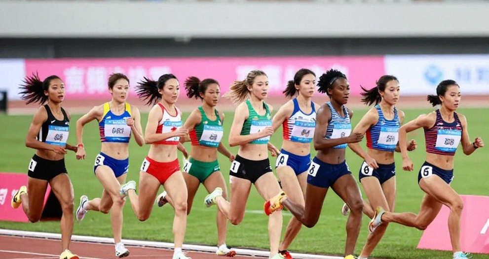 155 giờ 44 phút cho 42 km nhảy burpee: Kevin Ociepka và vùng xám của một kỷ lục không trọng tài 155 giờ 44 phút cho 42 km nhảy burpee: Kevin Ociepka và vùng xám của một kỷ lục không trọng tài