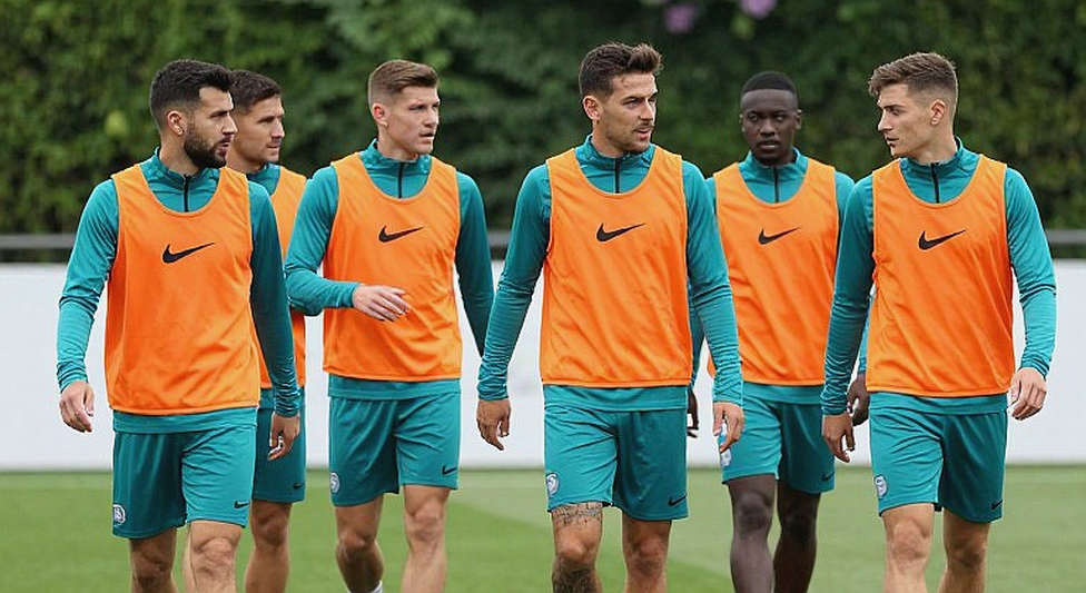 Van Bommel, Lukaku và dấu ba chấm ở phòng họp báo