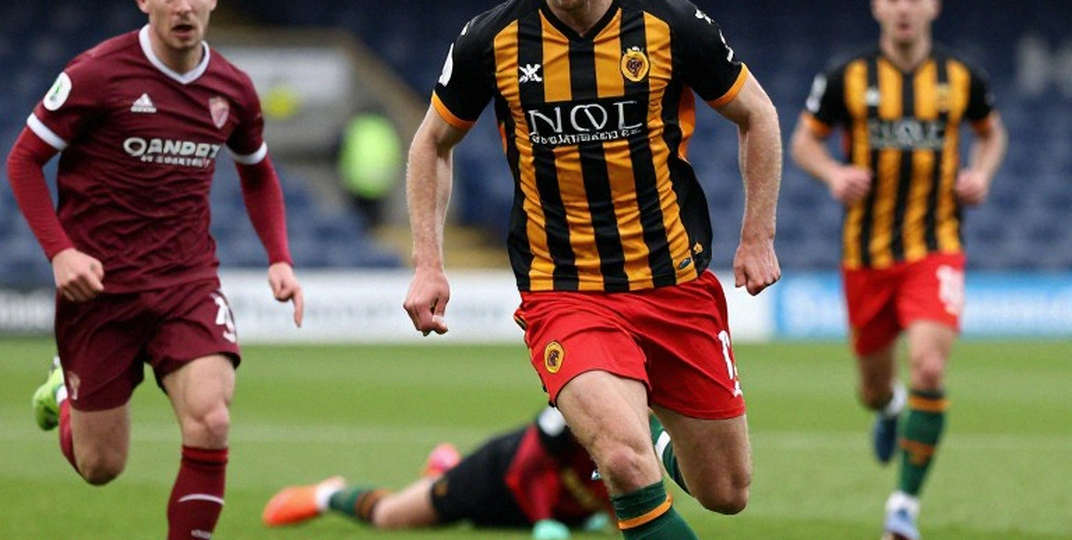 Một đường chuyền đầu ngược ở El Volcán: Tigres gục trước León và khán đài quay lưng Một đường chuyền đầu ngược ở El Volcán: Tigres gục trước León và khán đài quay lưng