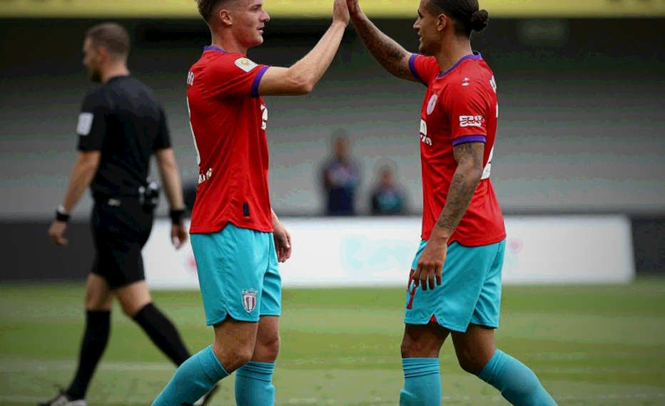 Sổ sách mùa giải: bốn mươi bảy phần trăm tiền V-League đi qua hóa đơn trống Sổ sách mùa giải: bốn mươi bảy phần trăm tiền V-League đi qua hóa đơn trống