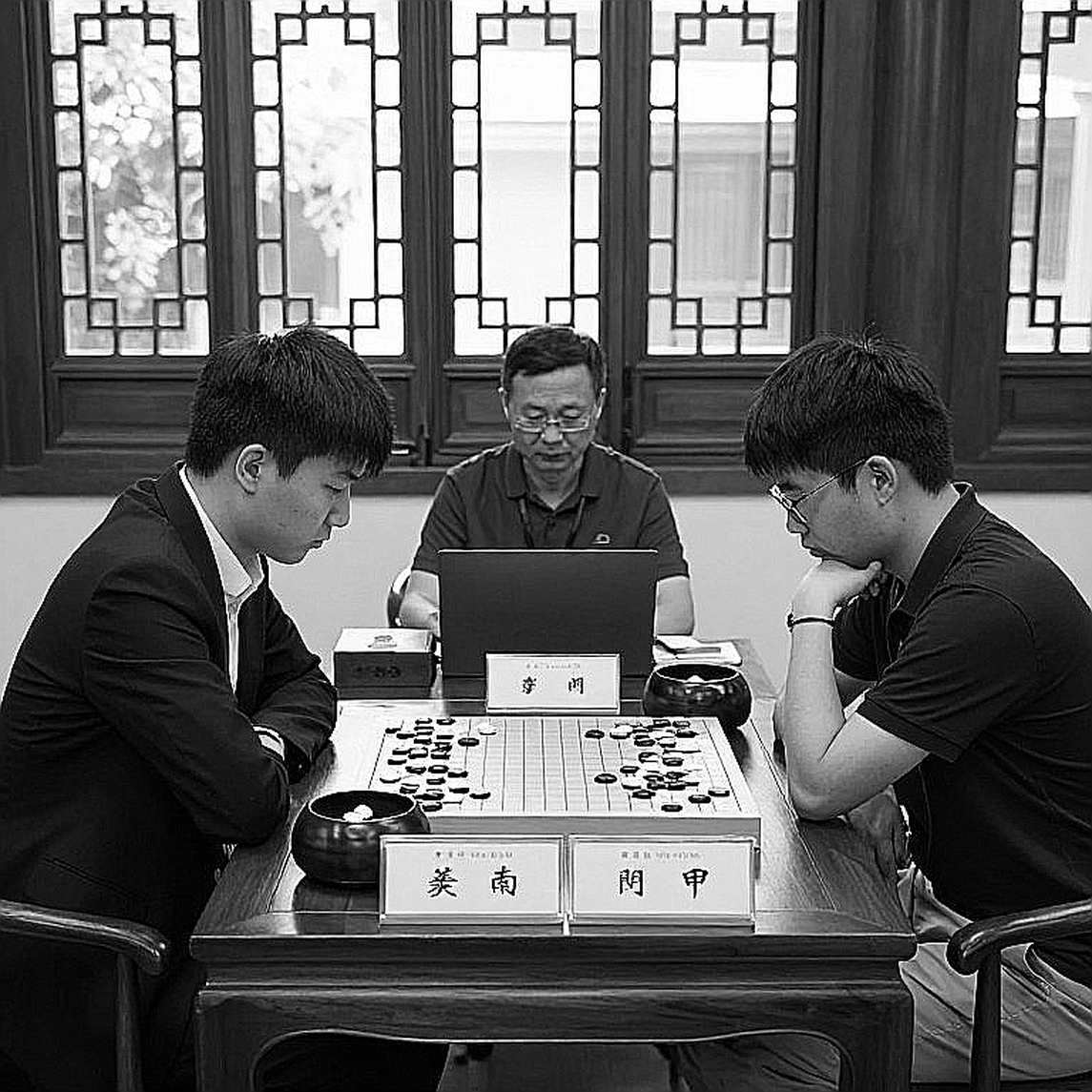 FRITZ 20: cỗ máy cờ vua học cách làm người thầy