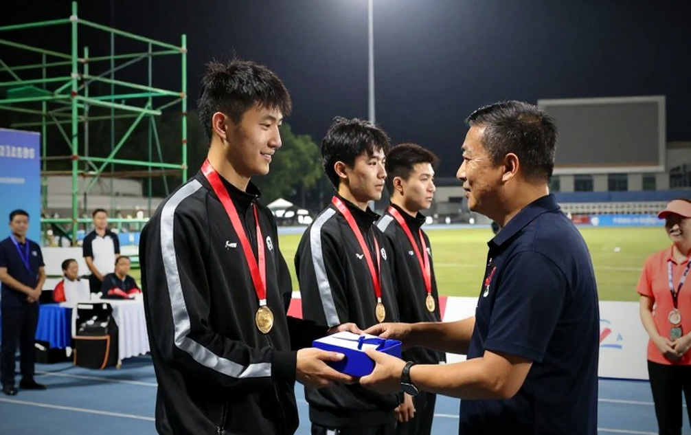 Bốn mươi mốt tin đồn, ba dòng xác minh: mùa chuyển nhượng của Liên Minh Huyền Thoại Việt Nam và cái giá của một bản báo cáo trống Bốn mươi mốt tin đồn, ba dòng xác minh: mùa chuyển nhượng của Liên Minh Huyền Thoại Việt Nam và cái giá của một bản báo cáo trống