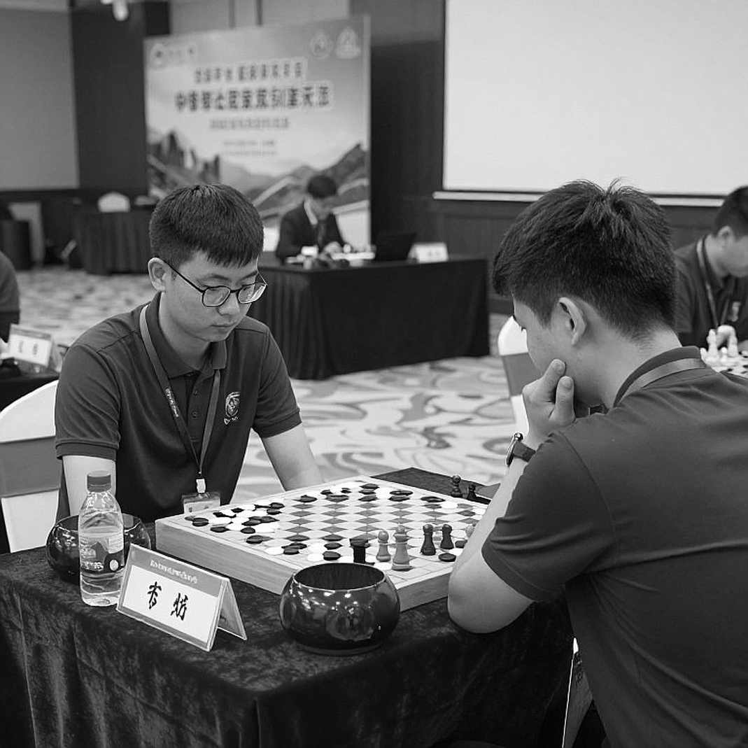 Carlsen hiếm khi khen tài năng trẻ: Sindarov làm được điều đặc biệt tại GCL 2026