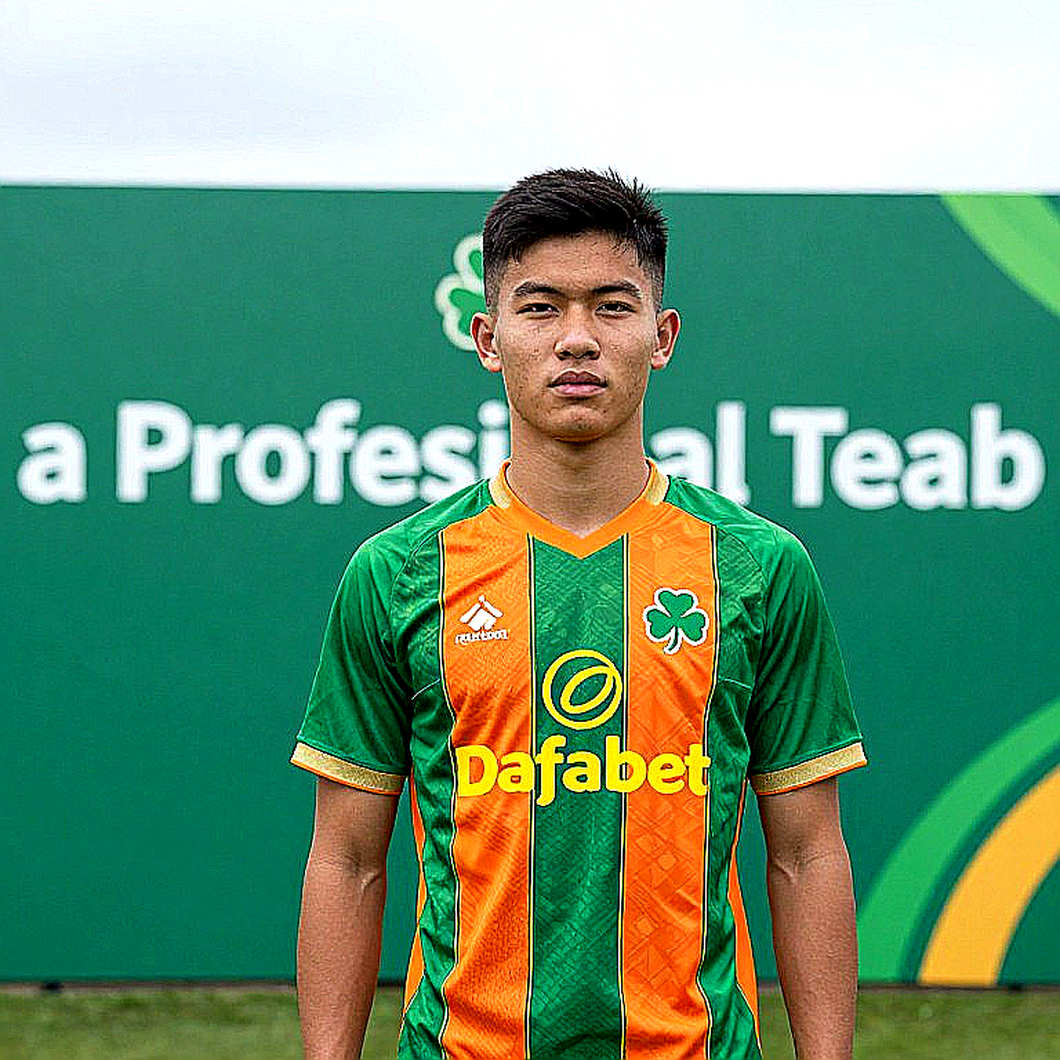 Khi Áp Lực Bị Giải Mã: Một Mùa J-League Nhìn Từ Chiếc Ghế Trống Khi Áp Lực Bị Giải Mã: Một Mùa J-League Nhìn Từ Chiếc Ghế Trống
