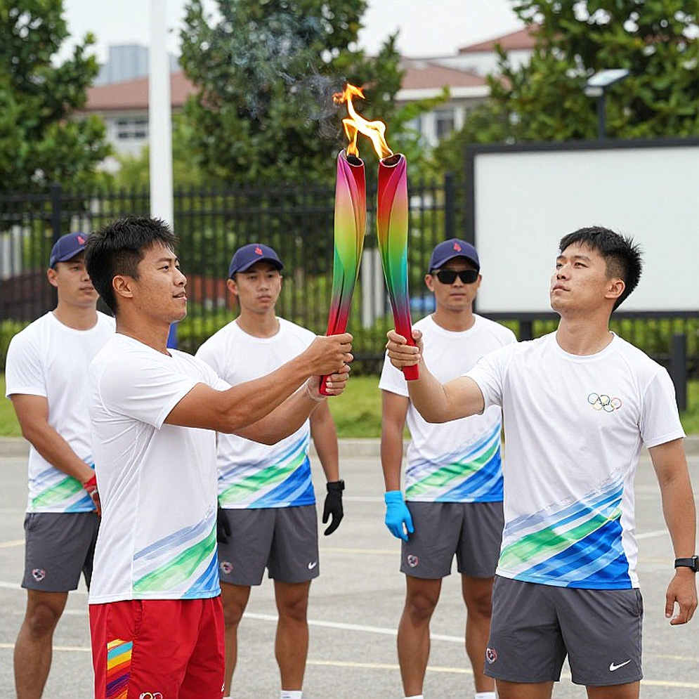 Al-Hilal mang 11 ngoại binh tới Dammam, chỉ 8 người được đăng ký thi đấu gặp Al-Qadsiah